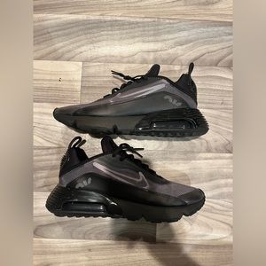 Nike Air Max 2090 SZ 10